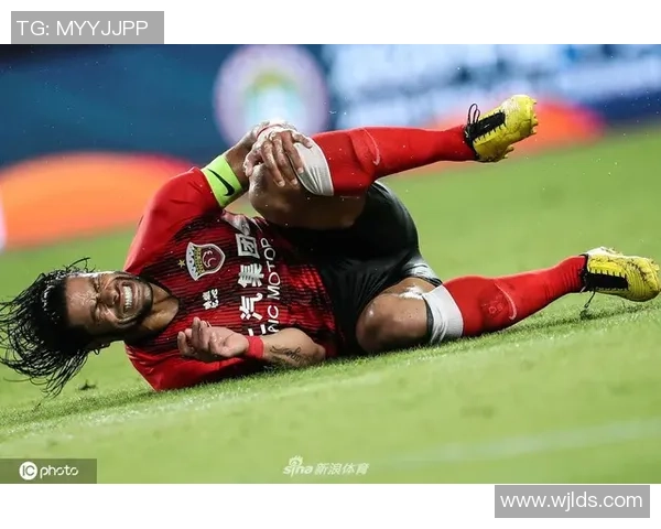 鲁能与上港激战正酣文字直播全程回顾精彩瞬间与赛场动态